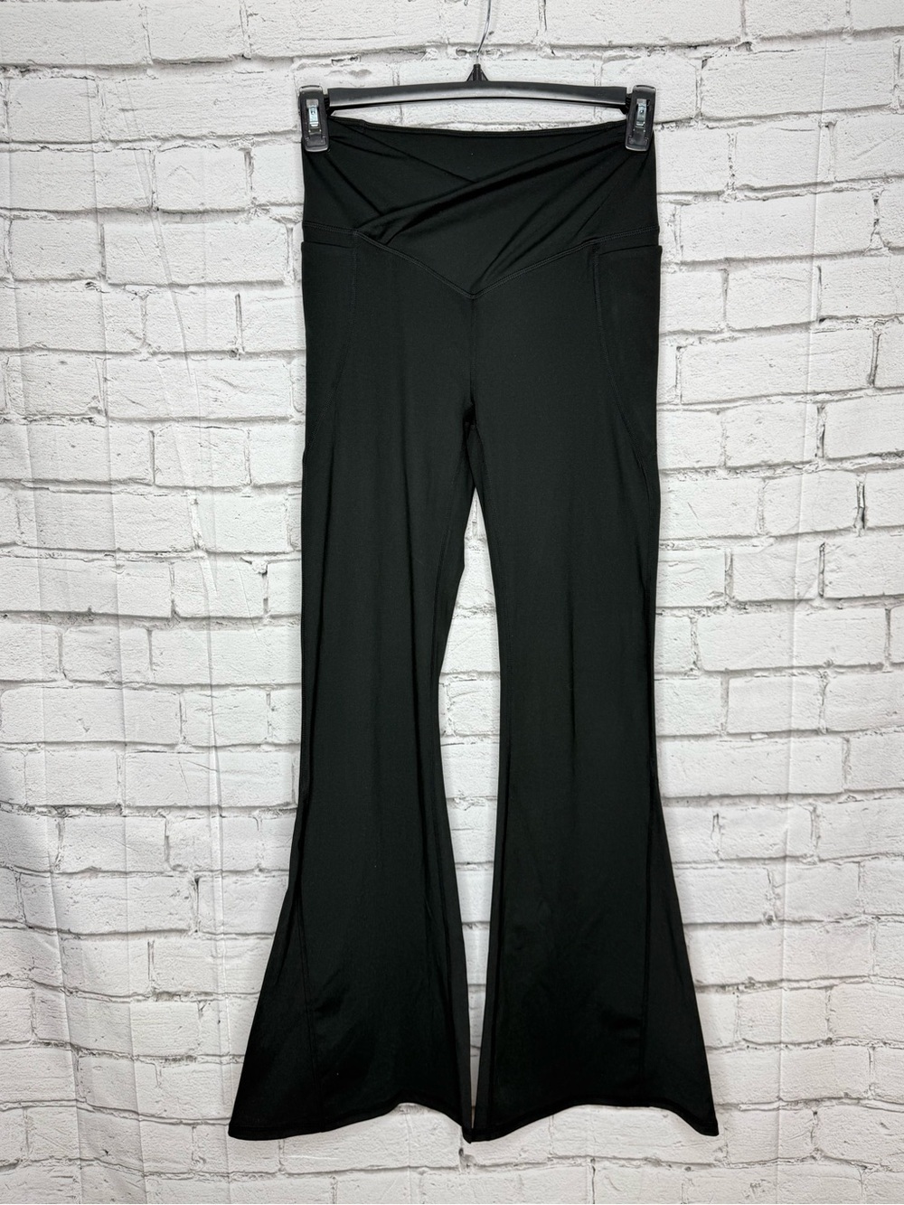 NWT FABLETICS Oasis PureLuxe High-Waisted Flare Pants M Black Crossover Pockets